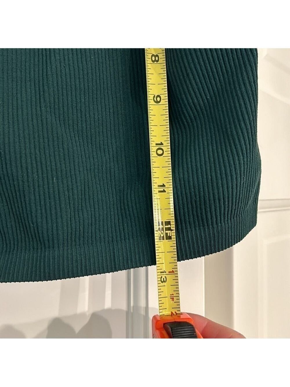 Urban Outfitters: Size M - Picture 3 of 5